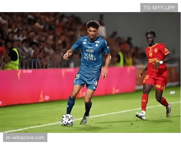 特鲁瓦2-1斯特拉斯堡，主队凭借经典的4-4-2长传冲吊逆转取胜